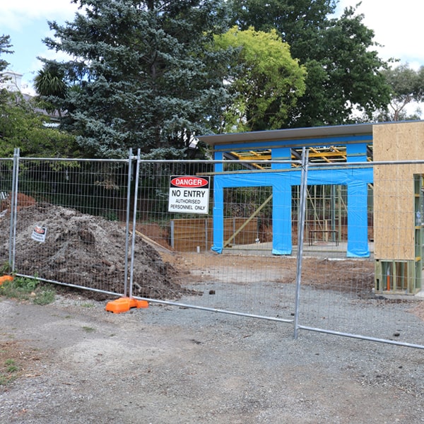 do you deliver and install temporary fencing and what's the price for this in Radium Springs